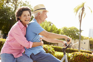 couple on bikes